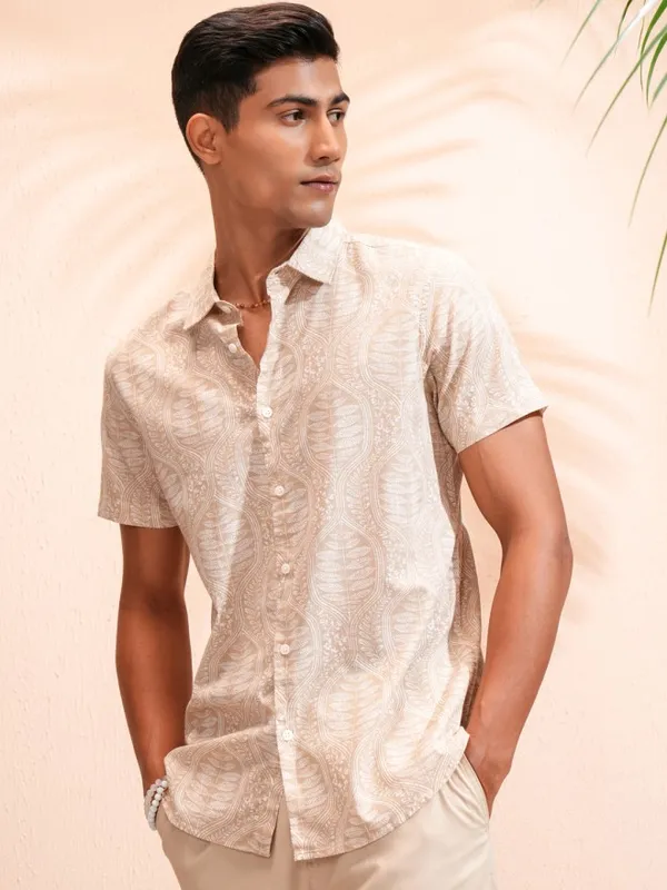 Highlander Men Beige Printed Regular Fit Casual Shirt