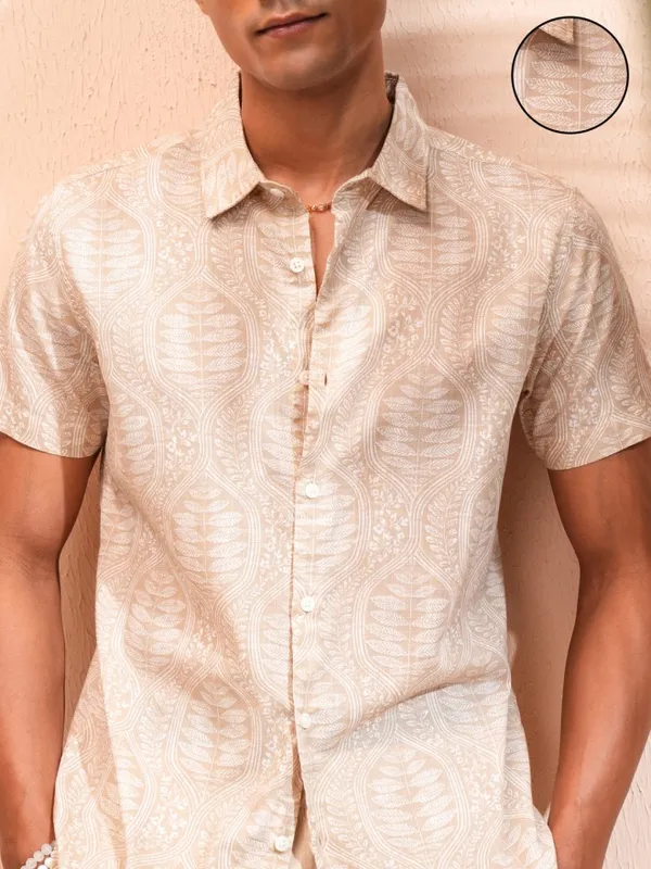 Highlander Men Beige Printed Regular Fit Casual Shirt