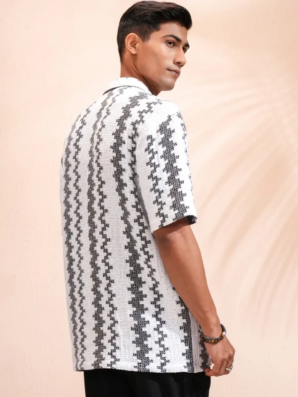 Highlander Men White Textured Relaxed Fit Casual Shirt
