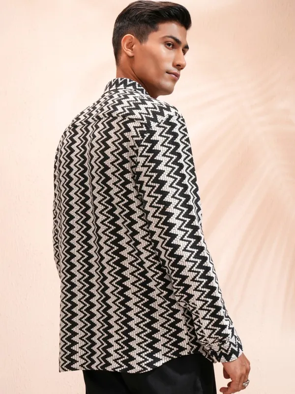 Highlander Men Black Self Design Relaxed Fit Casual Shirt