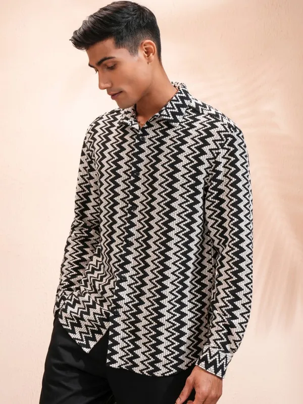 Highlander Men Black Self Design Relaxed Fit Casual Shirt