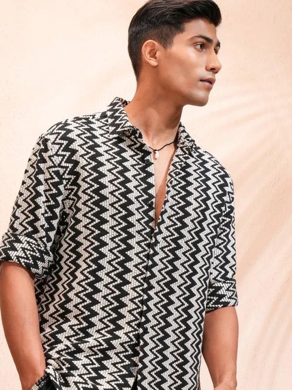 Highlander Men Black Textured Relaxed Fit Casual Shirt