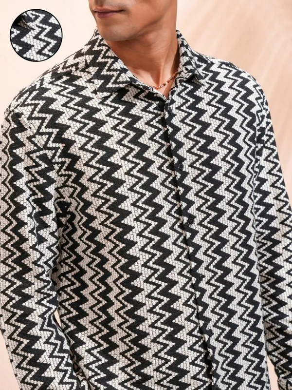 Highlander Men Black Textured Relaxed Fit Casual Shirt
