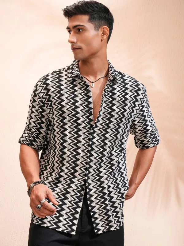 Highlander Men Black Textured Relaxed Fit Casual Shirt