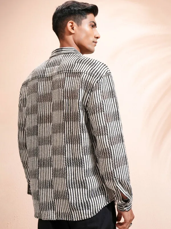 Highlander Men Black Self Design Relaxed Fit Casual Shirt