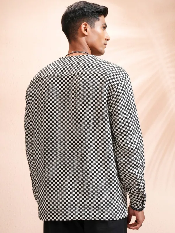 Highlander Men Black Textured Relaxed Fit Casual Shirt