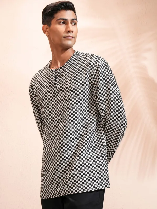 Highlander Men Black Textured Relaxed Fit Casual Shirt