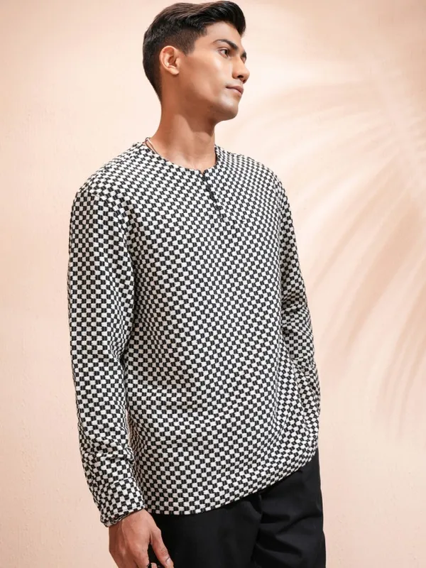 Highlander Men Black Textured Relaxed Fit Casual Shirt