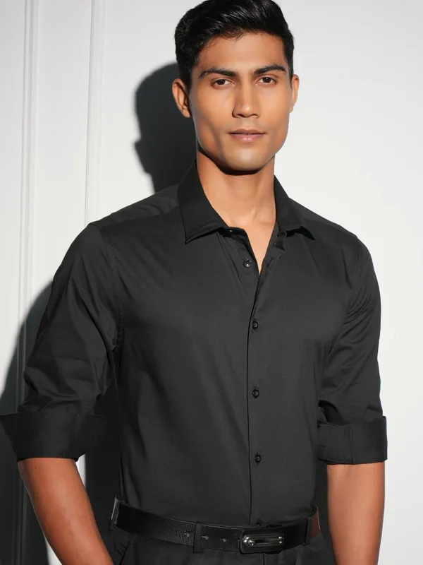 Locomotive Men Black Solid Slim Fit Casual Shirt