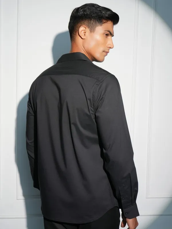 Locomotive Men Black Solid Slim Fit Casual Shirt