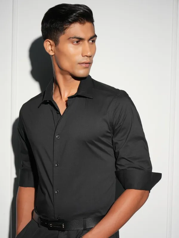 Locomotive Men Black Solid Slim Fit Casual Shirt