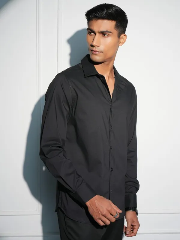 Locomotive Men Black Solid Slim Fit Casual Shirt