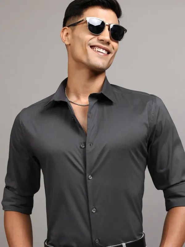 Locomotive Men Charcoal Solid Slim Fit Casual Shirt