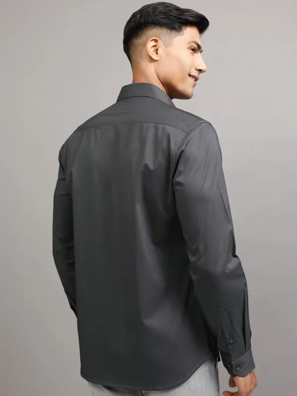 Locomotive Men Charcoal Solid Slim Fit Casual Shirt