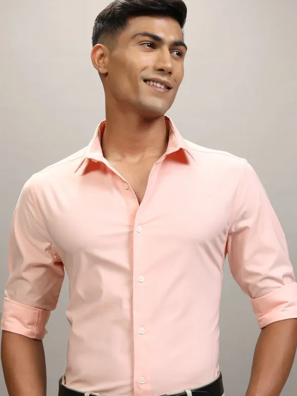 Locomotive Men Peach Solid Slim Fit Casual Shirt