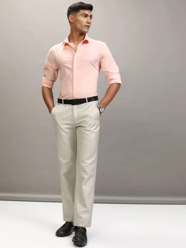 Locomotive Men Peach Solid Slim Fit Casual Shirt