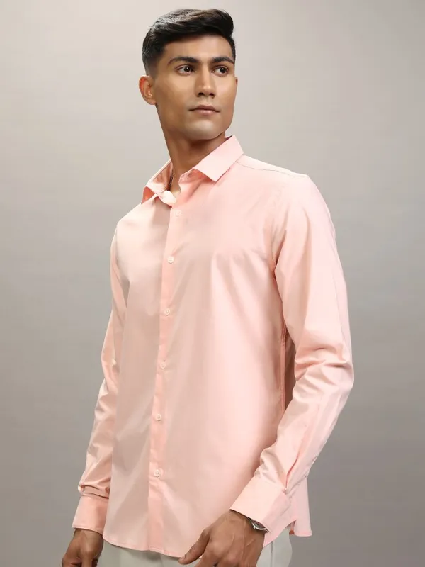Locomotive Men Peach Solid Slim Fit Casual Shirt