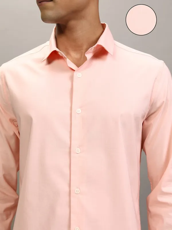 Locomotive Men Peach Solid Slim Fit Casual Shirt