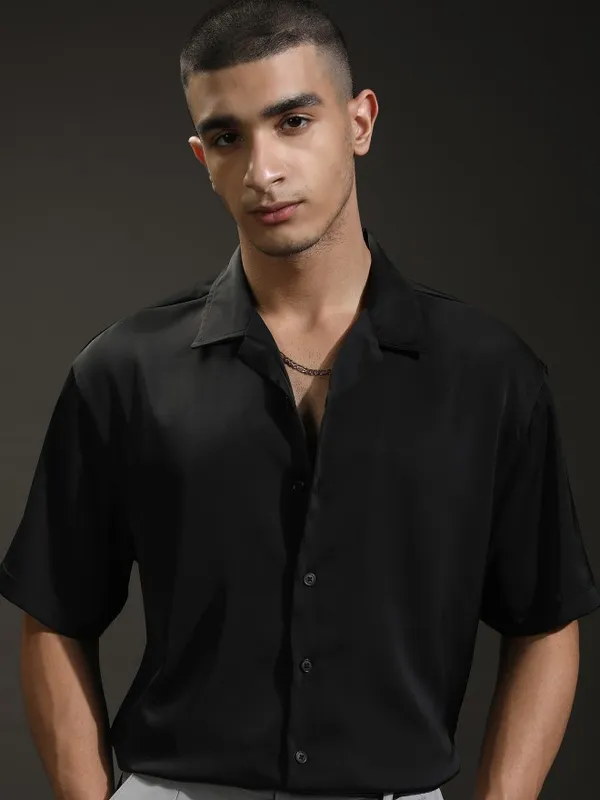 Highlander Men Black Solid Relaxed Fit Casual Shirt