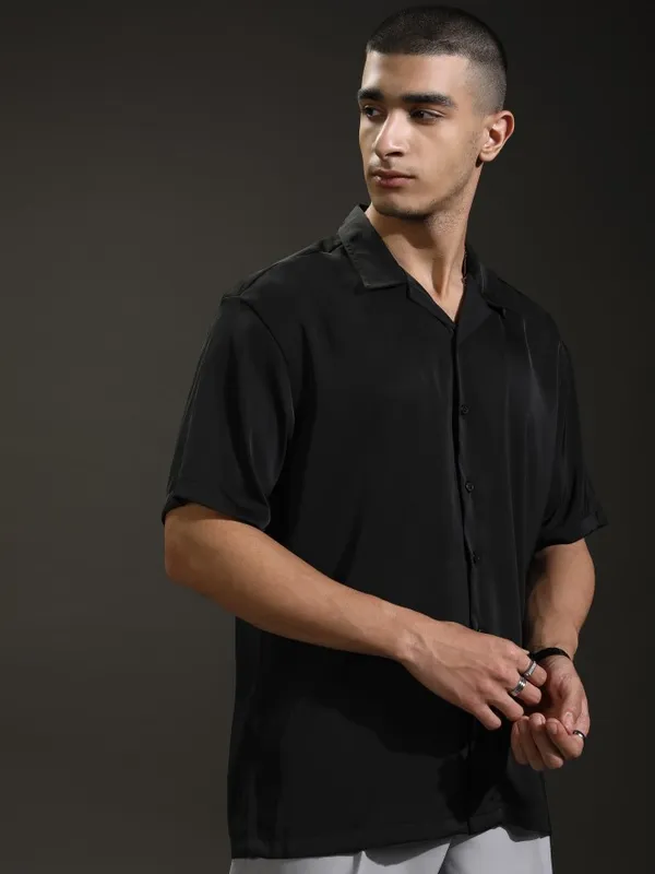 Highlander Men Black Solid Relaxed Fit Casual Shirt