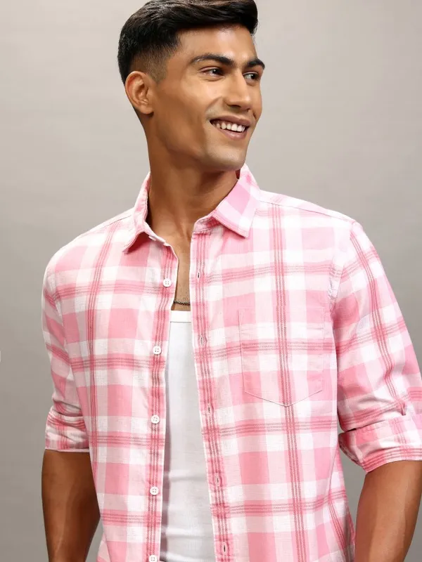 Highlander Men Pink Checked Regular Fit Casual Shirt