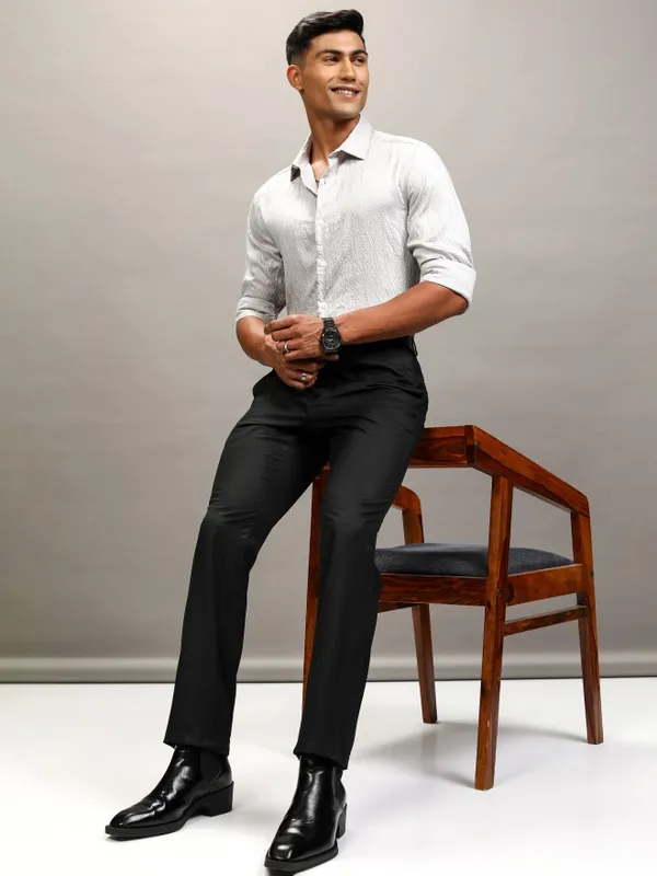 Highlander Men Grey Textured Slim Fit Casual Shirt