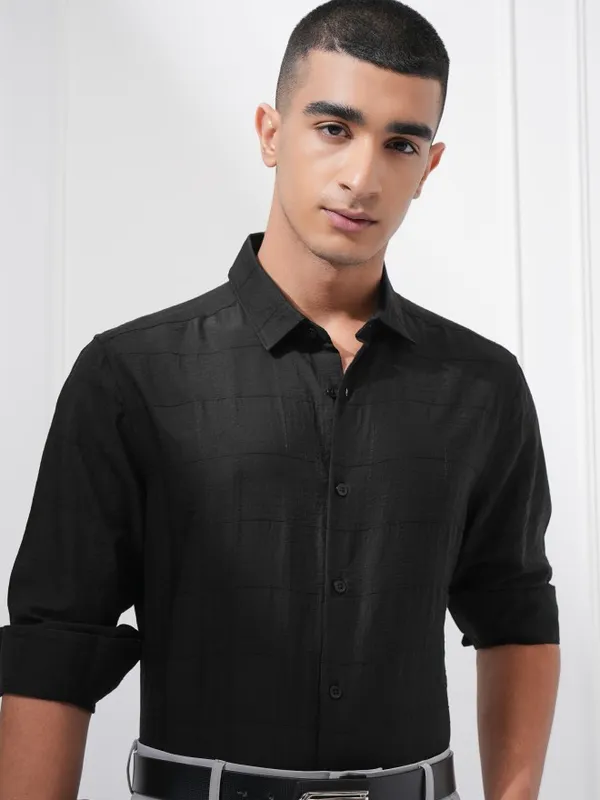 Highlander Men Black Textured Slim Fit Casual Shirt