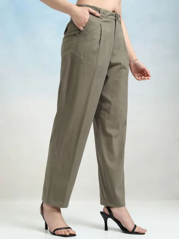 Tokyo Talkies Women Olive Solid Regular Fit Casual Trouser