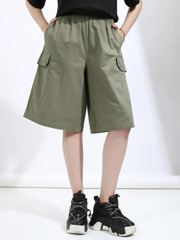 Tokyo Talkies Women Olive Solid Regular Fit Cargo Shorts