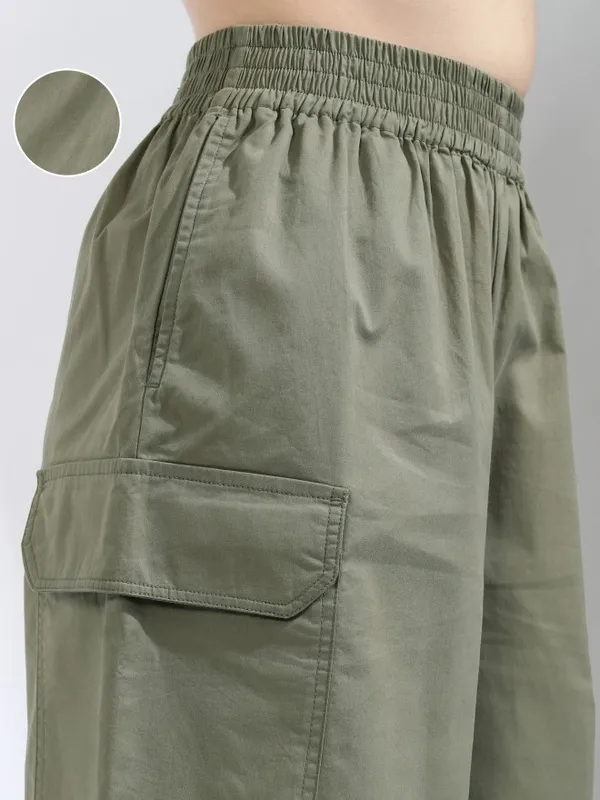 Tokyo Talkies Women Olive Solid Regular Fit Cargo Shorts