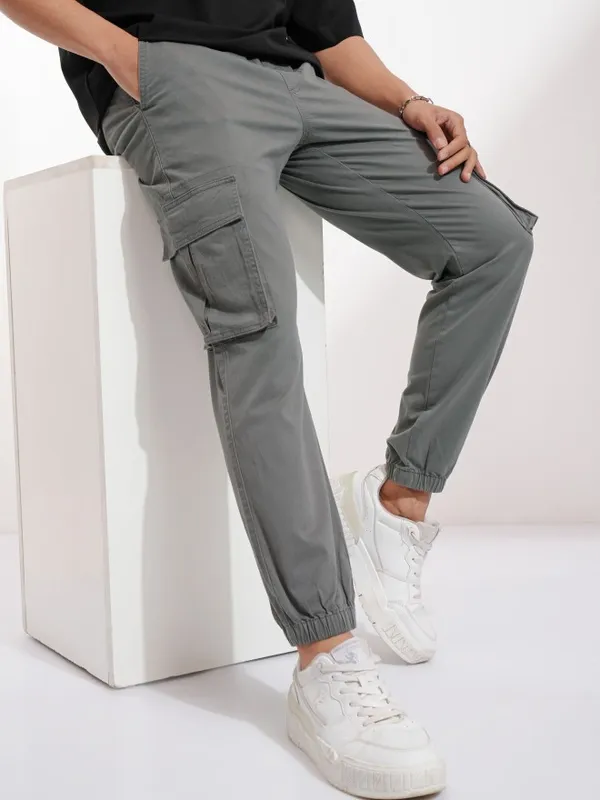Highlander Men Grey Slim Fit Solid Joggers