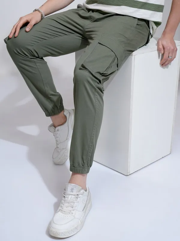 Highlander Men Olive Slim Fit Solid Joggers
