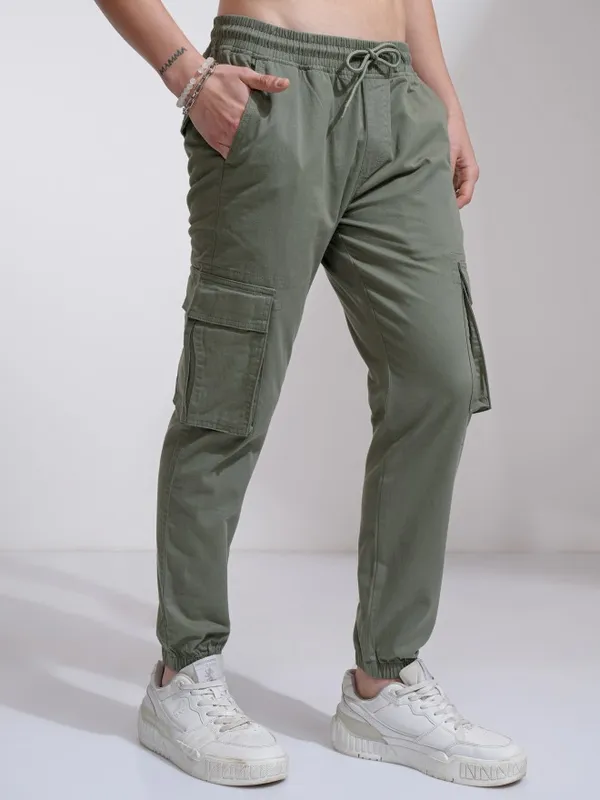 Highlander Men Olive Slim Fit Solid Joggers