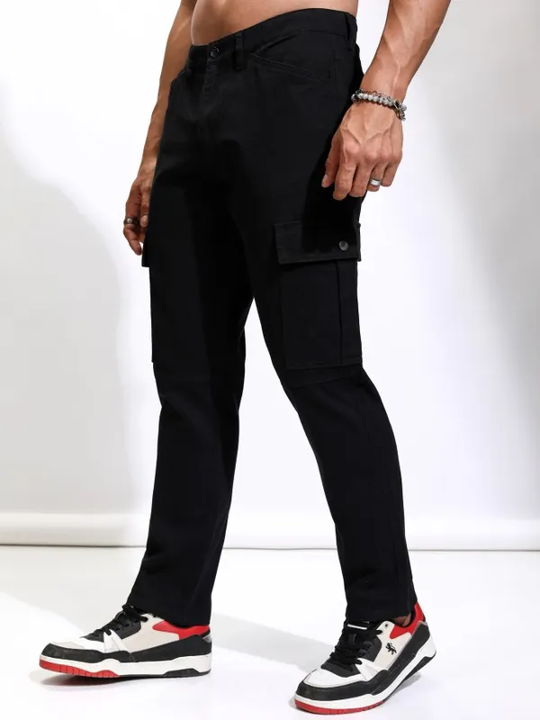 Highlander Men Black Straight Fit Solid Cargos