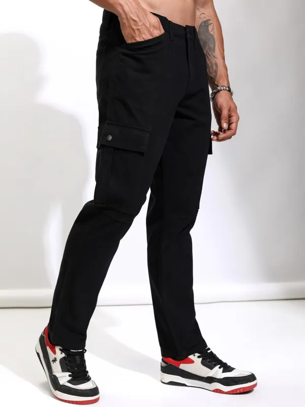 Highlander Men Black Straight Fit Solid Cargos