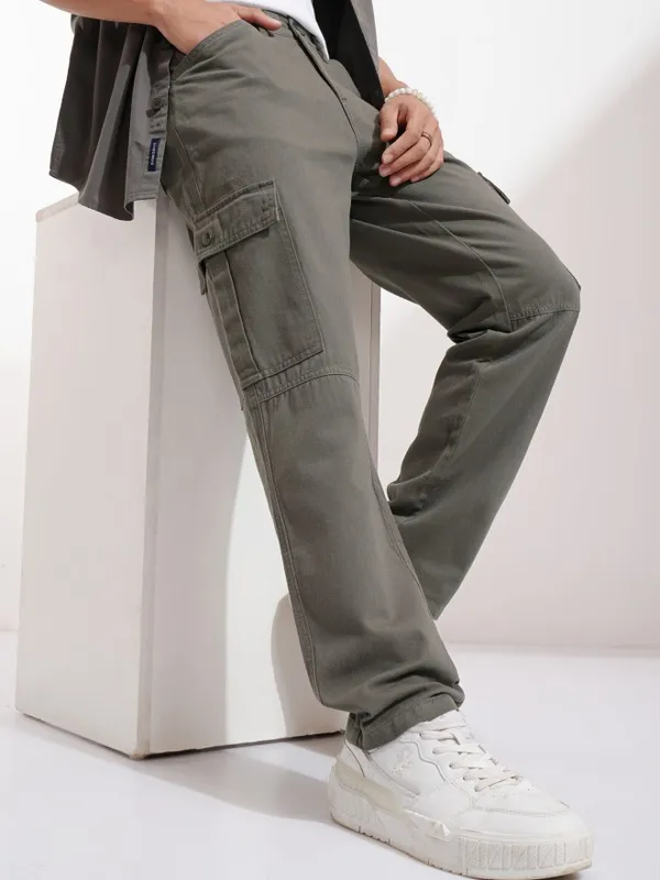 Highlander Men Grey Straight Fit Solid Cargos