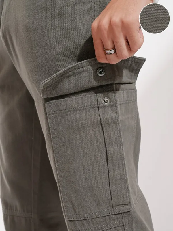 Highlander Men Grey Straight Fit Solid Cargos
