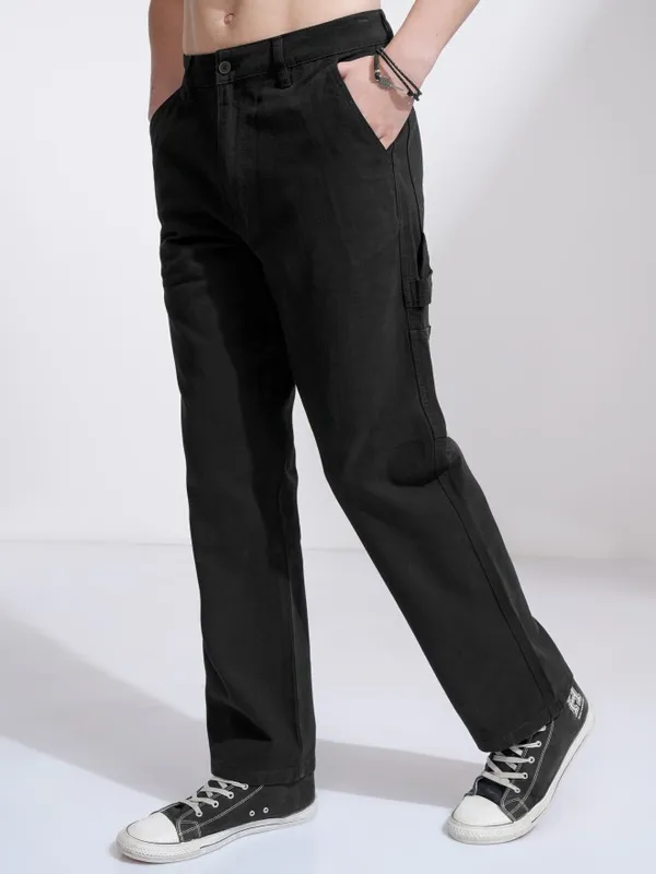 Highlander Men Black Straight Fit Solid Cargos