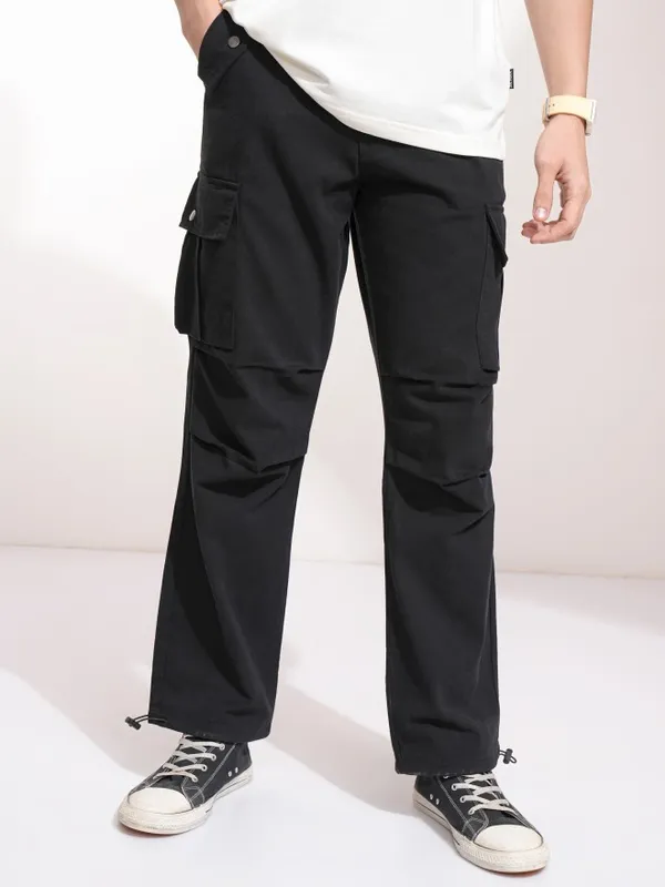 Highlander Men Black Straight Fit Solid Cargos
