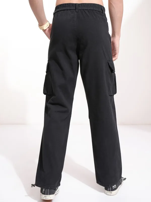 Highlander Men Black Straight Fit Solid Cargos