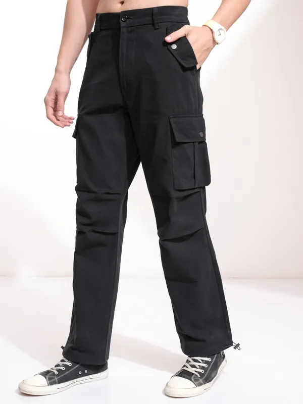 Highlander Men Black Straight Fit Solid Cargos
