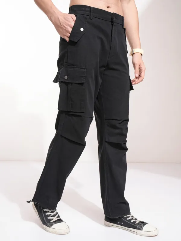 Highlander Men Black Straight Fit Solid Cargos