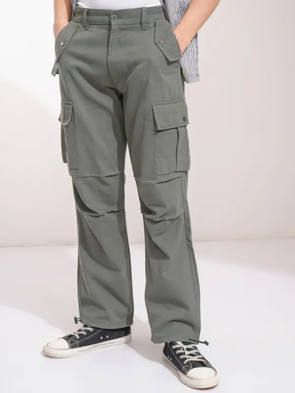Highlander Men Grey Straight Fit Solid Cargos