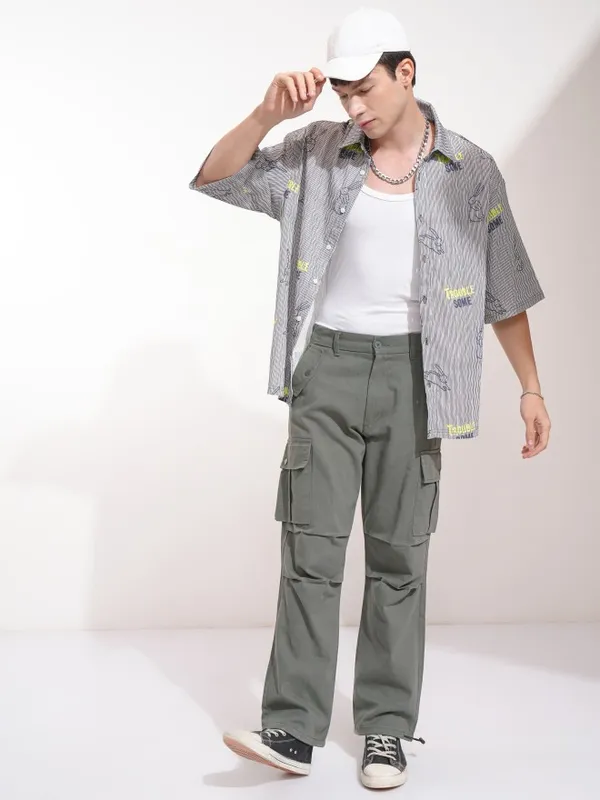 Highlander Men Grey Straight Fit Solid Cargos