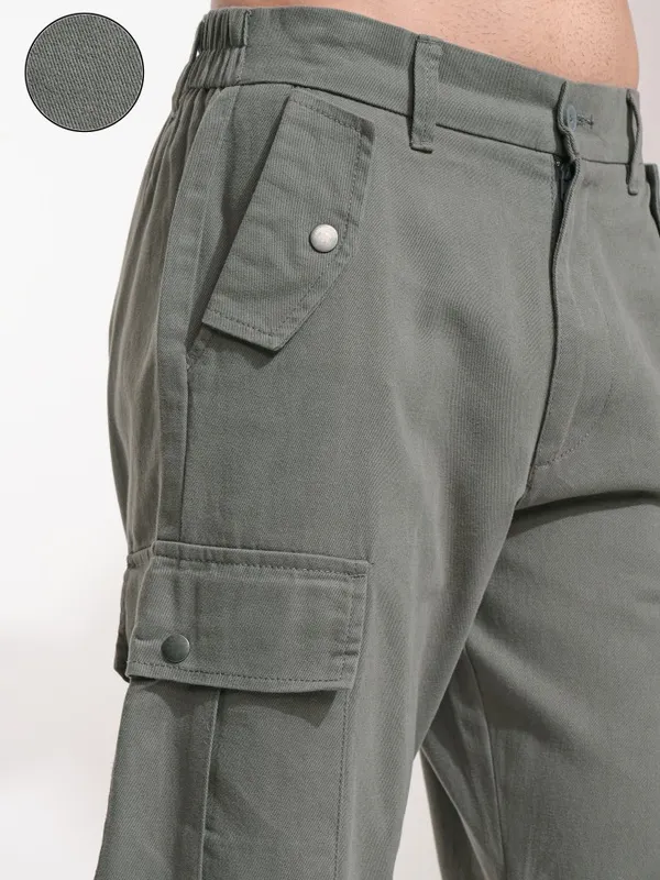 Highlander Men Grey Straight Fit Solid Cargos