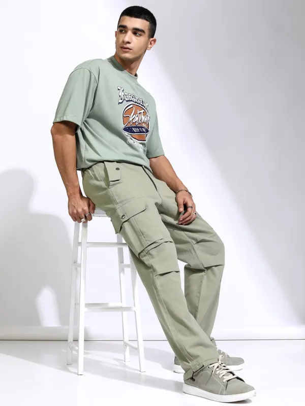 Highlander Men Green Straight Fit Solid Cargos
