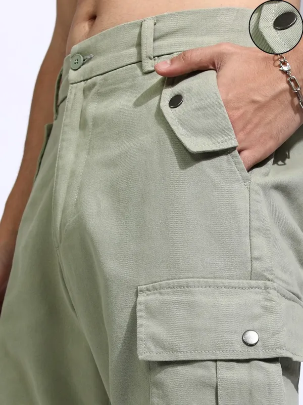 Highlander Men Green Straight Fit Solid Cargos