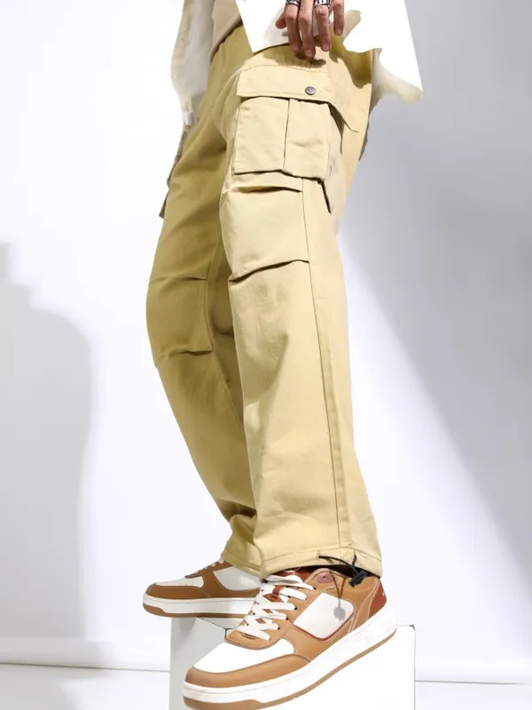 Highlander Men Yellow Straight Fit Solid Cargos
