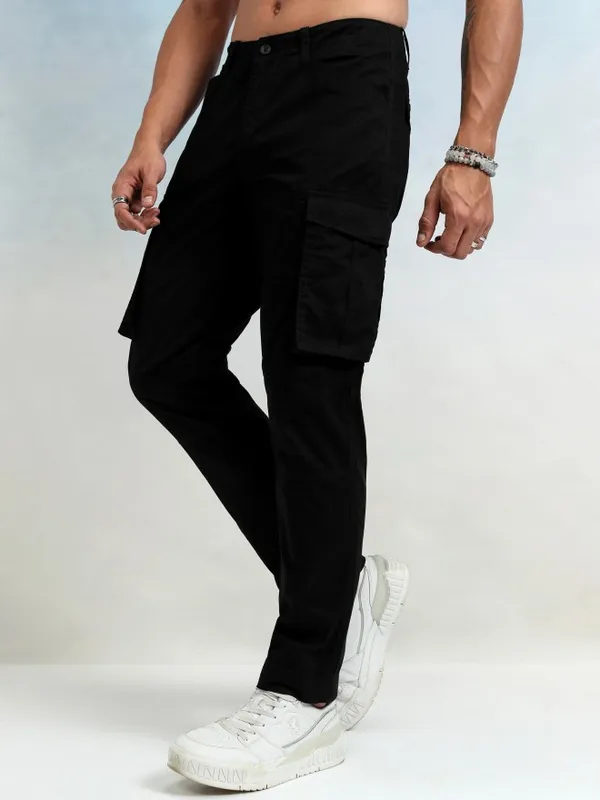 Highlander Men Black Straight Fit Solid Cargos