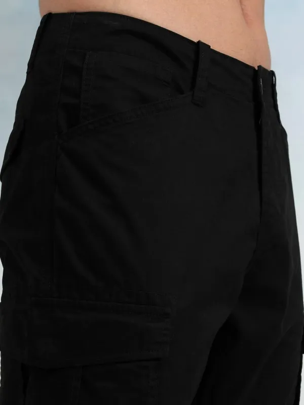 Highlander Men Black Straight Fit Solid Cargos